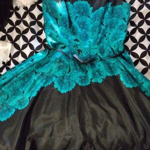 CB Established 1962 brand new w/o tags emerald green and black, size 12